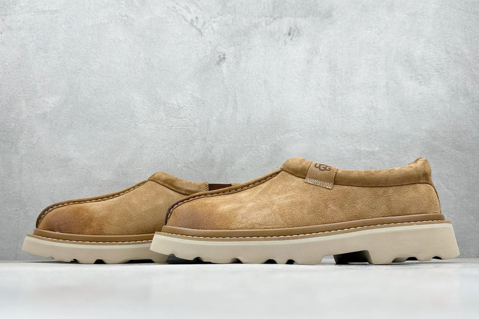 🐲💰 480 supports store UGG2025 spring new Hybird Tasman series men's shoes# The upper is made of cow split layer, the inner breathable mesh, the ugg traditional Eva light wing outsole, the coexistence of class and comfort, slip-on design, easy to put on and take off, paired with wide-leg workwear, American retro Barn style, easy to style, the style is not defined, and the matching does not have to be limited!   Item No.: 1166913 Size: 40-44